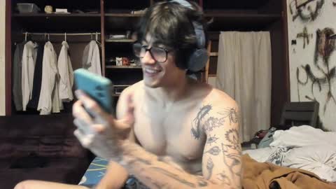 Snapshot of gladiattoor chatting on December 22, 2:49 am edward online show from December 22, 2:49 am