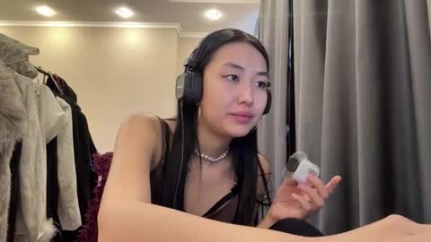 Mia online show from March 19, 11:04 am