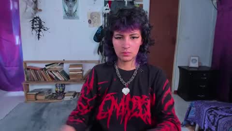 Snapshot of glitch_doll chatting on October 18, 4:33 pm NYX online show from October 18, 4:33 pm