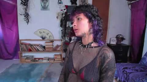 Snapshot of glitch_doll chatting on October 15, 3:35 pm NYX online show from October 15, 3:35 pm