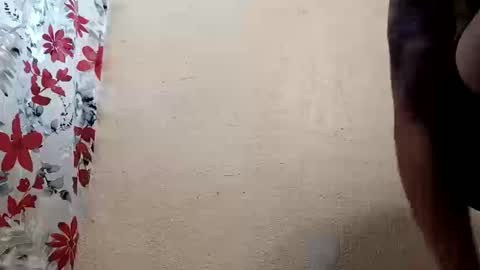 Snapshot of glly555 chatting on October 11, 5:27 pm glly555 online show from October 11, 5:27 pm