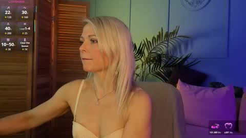 Snapshot of gloria_lovely chatting on September 12, 11:12 am Gloria online show from September 12, 11:12 am