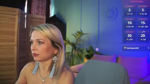 Snapshot of gloria_lovely chatting on October 17, 11:14 am Gloria online show from October 17, 11:14 am