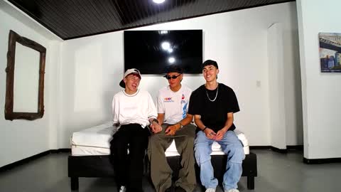 THOMAS AND DAMIAND online show from October 2, 6:17 pm