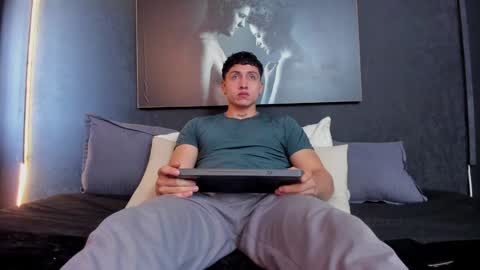 steven online show from December 4, 12:30 pm