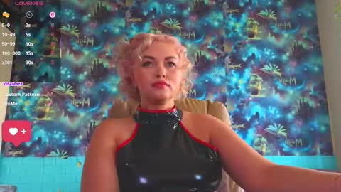 Snapshot of goddess_isabella11 chatting on September 10, 3:51 am Mrs. Isabella online show from September 10, 3:51 am