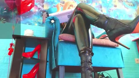 Snapshot of goddess_isabella11 chatting on September 15, 5:09 am Mrs. Isabella online show from September 15, 5:09 am