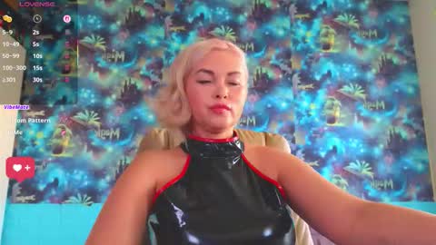 Snapshot of goddess_isabella11 chatting on September 11, 3:52 am Mrs. Isabella online show from September 11, 3:52 am