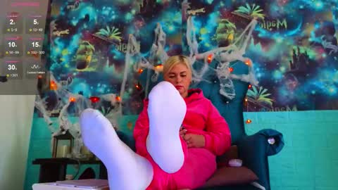 Snapshot of goddess_isabella11 chatting on October 17, 5:22 am Mrs. Isabella online show from October 17, 5:22 am