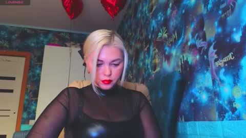 Snapshot of goddess_isabella11 chatting on October 1, 11:31 am Mrs. Isabella online show from October 1, 11:31 am