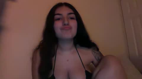 Snapshot of goddess_madii chatting on October 16, 6:02 am Madii online show from October 16, 6:02 am