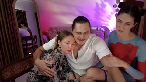   330 UTC2 girls   online show from October 29, 3:41 am