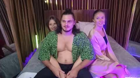   330 UTC2 girls   online show from November 13, 3:20 am