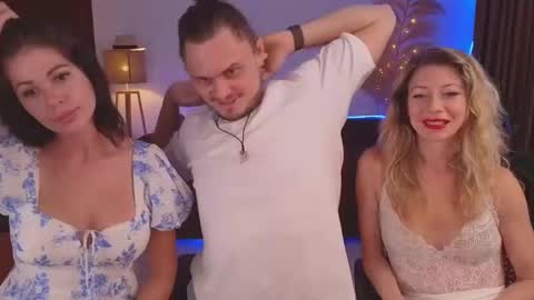 Snapshot of goddess_marylin chatting on February 27, 1:52 am 330 UTC2 girls online show from February 27, 1:52 am