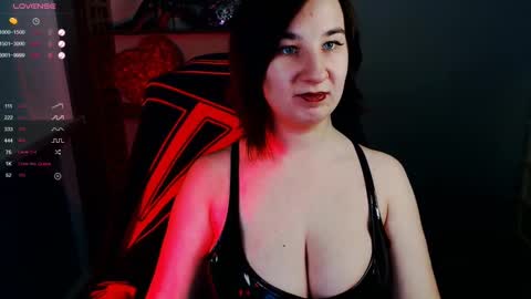 Snapshot of goddess_sophie99 chatting on February 14, 5:03 pm Goddess Sophie99 online show from February 14, 5:03 pm