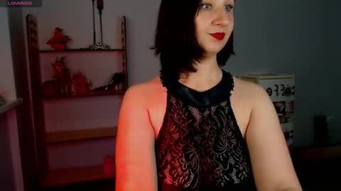 Snapshot of goddess_sophie99 chatting on September 28, 8:12 am Goddess Sophie99 online show from September 28, 8:12 am