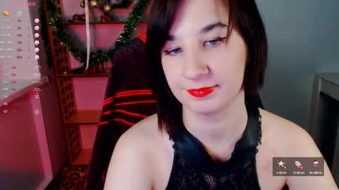 Snapshot of goddess_sophie99 chatting on December 19, 11:07 am Goddess Sophie99 online show from December 19, 11:07 am