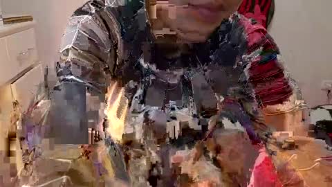 vee online show from April 12, 11:42 pm