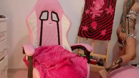 vee online show from April 19, 12:44 am