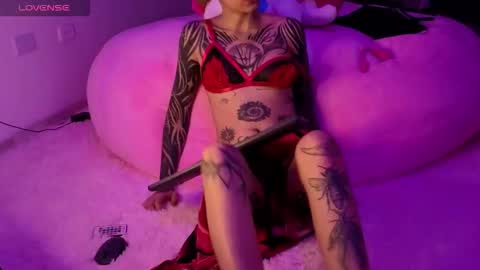 vee online show from November 4, 11:39 pm