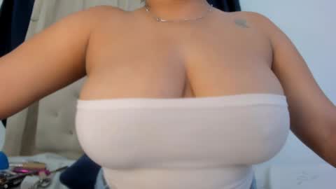 Snapshot of goddesschanell chatting on February 6, 1:49 am CHANELL online show from February 6, 1:49 am