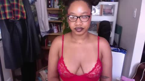 Snapshot of goddessdaisysky chatting on September 23, 6:36 pm Goddess Daisy Sky online show from September 23, 6:36 pm