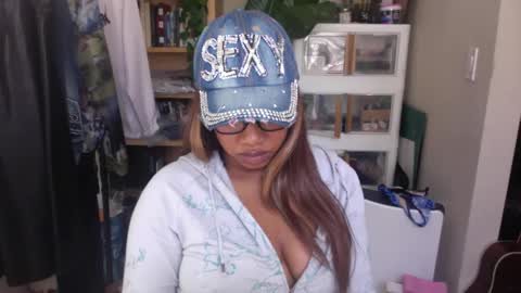 Snapshot of goddessdaisysky chatting on October 5, 6:48 pm Goddess Daisy Sky online show from October 5, 6:48 pm