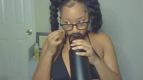 Snapshot of goddessdaisysky chatting on October 17, 11:53 pm Goddess Daisy Sky online show from October 17, 11:53 pm
