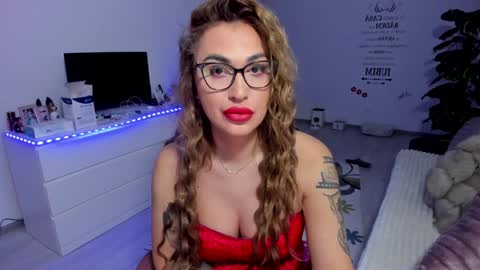 Snapshot of golddivine00 chatting on January 10, 5:26 am Nicole.. online show from January 10, 5:26 am