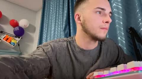 Golden boyyy21 online show from March 12, 4:56 pm