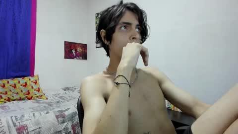Snapshot of golden_ryan chatting on October 15, 5:36 pm Jmmmm online show from October 15, 5:36 pm