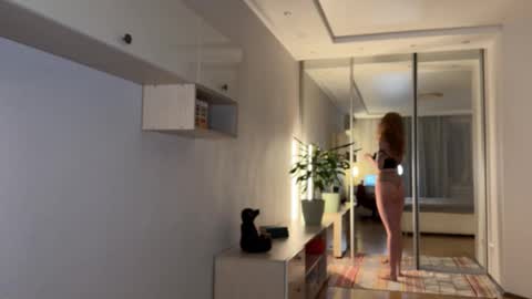 Polly online show from November 21, 5:00 pm