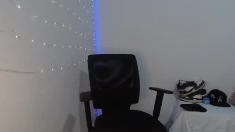 Snapshot of goos_cum chatting on September 27, 6:33 am Goos online show from September 27, 6:33 am