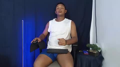 Snapshot of goos_cum chatting on January 8, 4:23 am Goos online show from January 8, 4:23 am