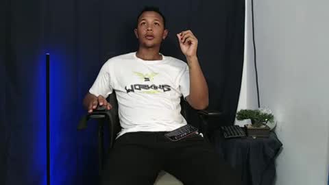 Snapshot of goos_cum chatting on February 3, 4:04 am Goos online show from February 3, 4:04 am