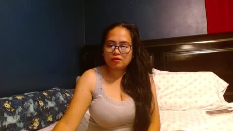 gorgeouslyn09 online show from November 12, 10:45 pm