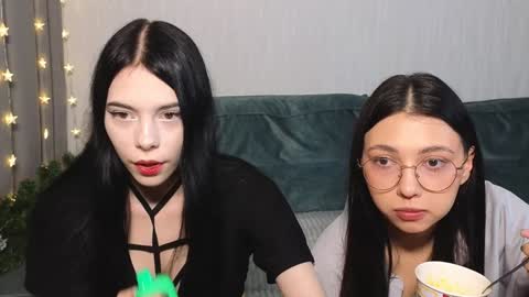 Snapshot of gothicxz chatting on January 4, 1:10 pm HIMORI AND LISAPVT NAKED online show from January 4, 1:10 pm