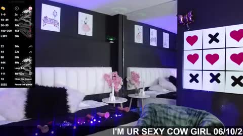 Snapshot of gotthic_met chatting on October 7, 3:02 am Meredith Alessandra online show from October 7, 3:02 am