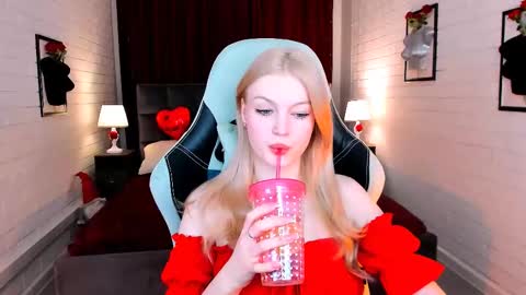 Snapshot of graceglamour chatting on February 12, 5:37 am Grace Glamour online show from February 12, 5:37 am