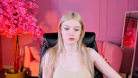 Snapshot of graceglamour chatting on February 27, 5:51 am Grace Glamour online show from February 27, 5:51 am