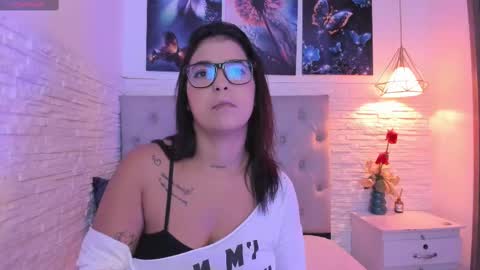 Snapshot of graceymilf999 chatting on March 11, 11:33 am Gracey Milf online show from March 11, 11:33 am