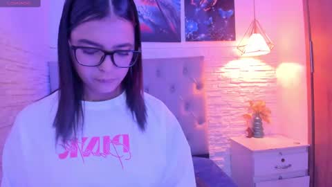 Snapshot of graceymilf999 chatting on March 5, 11:38 am Gracey Milf online show from March 5, 11:38 am