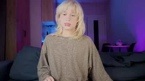 Snapshot of gregory_byyrd chatting on September 12, 9:17 pm Greg-independent model online show from September 12, 9:17 pm