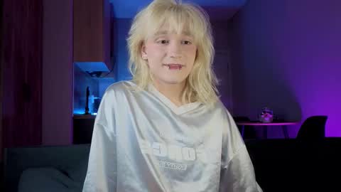 Snapshot of gregory_byyrd chatting on September 18, 9:41 pm Greg-independent model online show from September 18, 9:41 pm