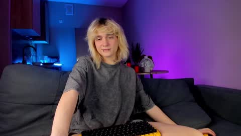 Snapshot of gregory_byyrd chatting on December 27, 11:21 pm Greg-independent model online show from December 27, 11:21 pm