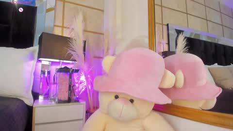 Greta Velvet  online show from October 18, 8:24 pm