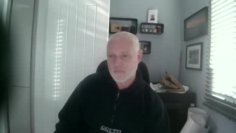 Snapshot of greyfox_6000 chatting on February 17, 4:06 pm greyfox_6000 online show from February 17, 4:06 pm