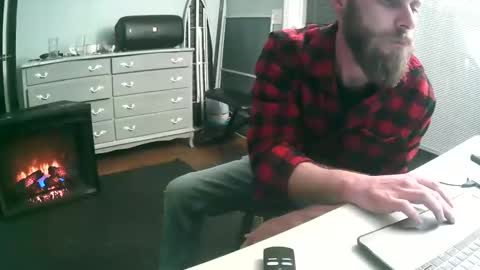 Snapshot of grizzley84 chatting on December 2, 3:51 am grizzly84 online show from December 2, 3:51 am