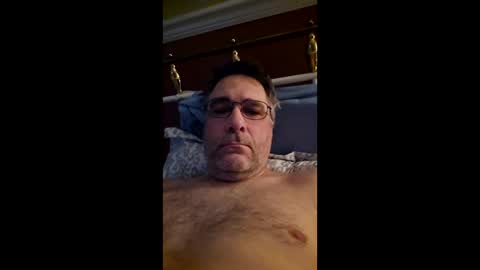 grossequeue200 online show from April 11, 4:44 pm