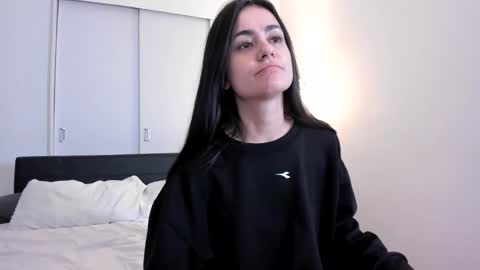 Snapshot of guccipussy1 chatting on December 6, 3:13 am Elena online show from December 6, 3:13 am